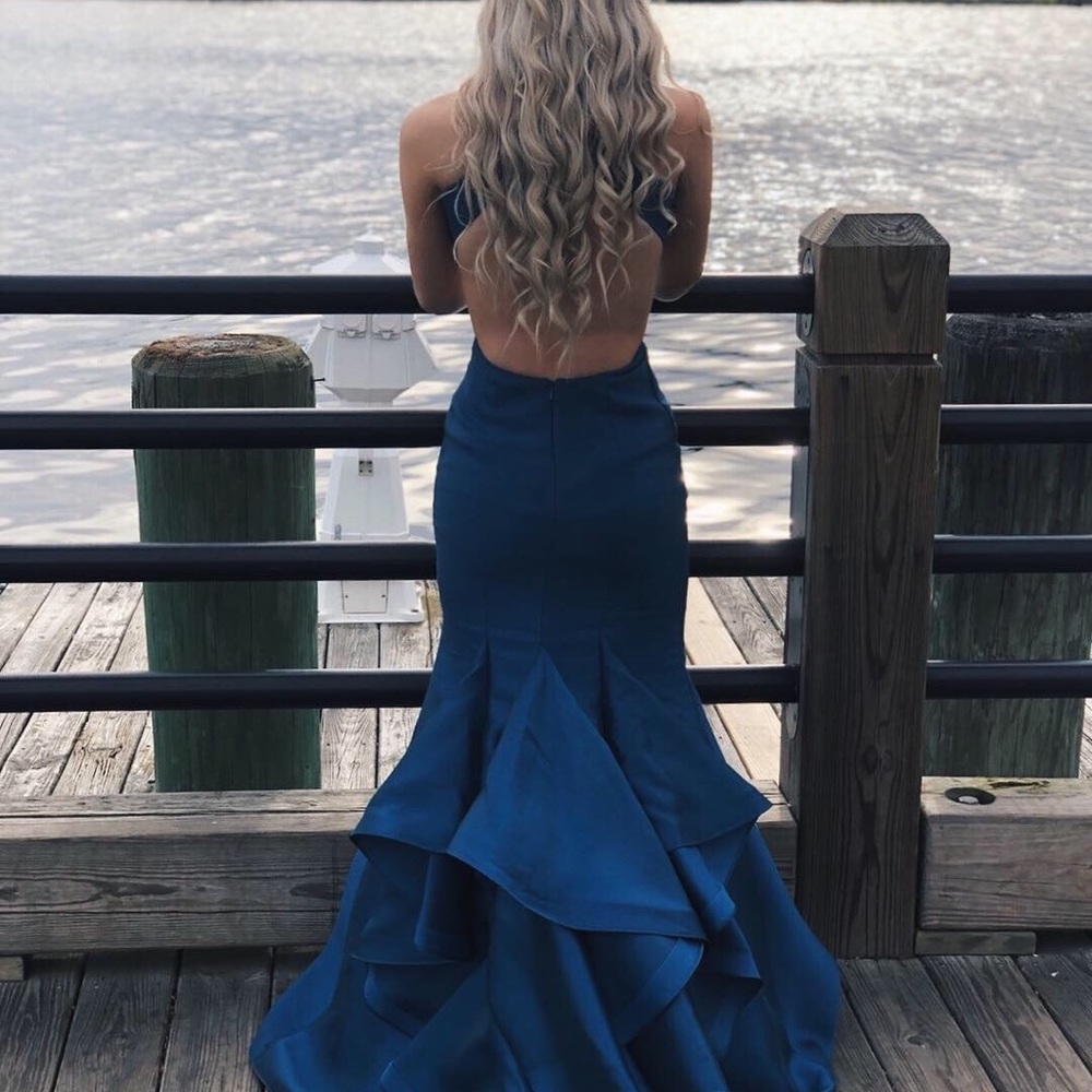 Prom dress - Picture 2 of 4